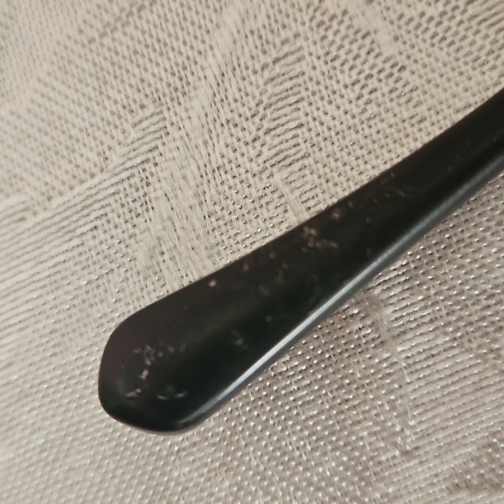 Guess Sunglasses With Case. - Picture 14 of 15